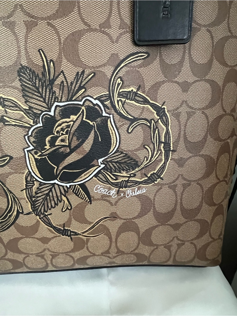 Coach Chelsea Champlain
Animation Tattoo Roses
Signature Large Tote - Picture 2 of 13